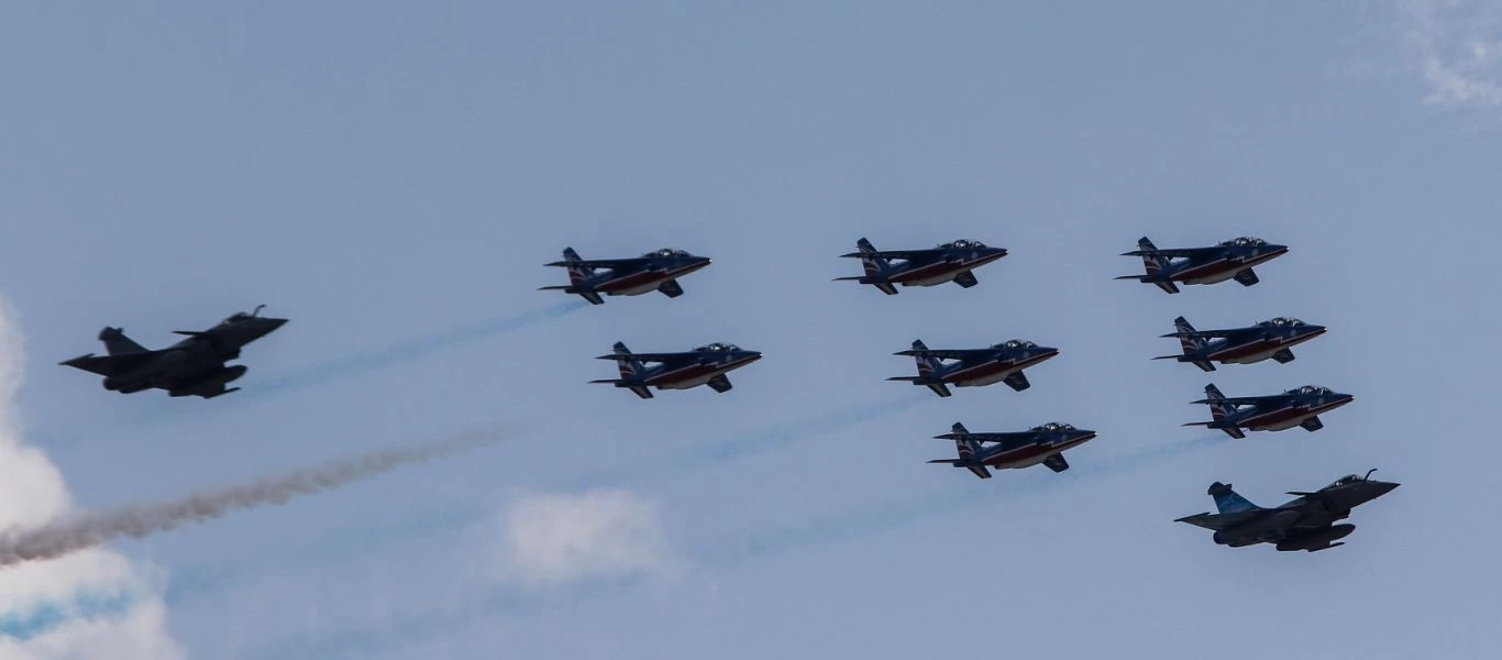 Πετούν πάνω από την Ακρόπολη τα δύο γαλλικά Rafale (upd) (φώτο)